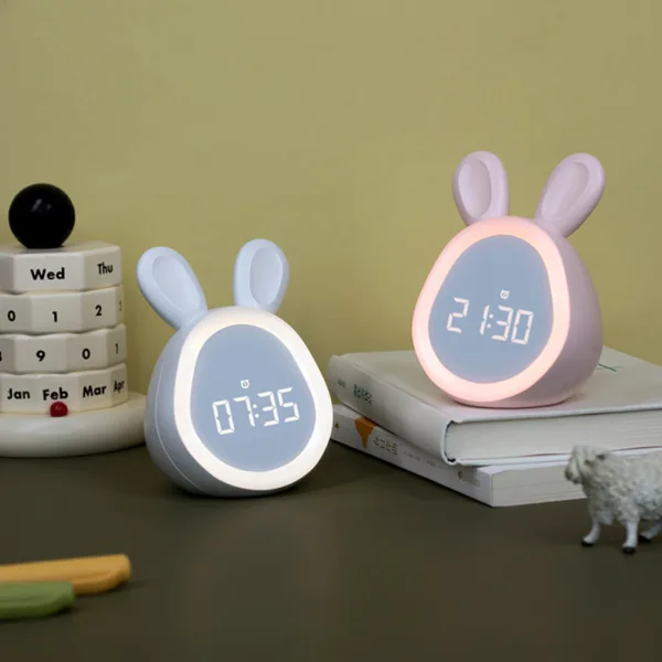 Digitale kinderwekker in wit of roze kleur
