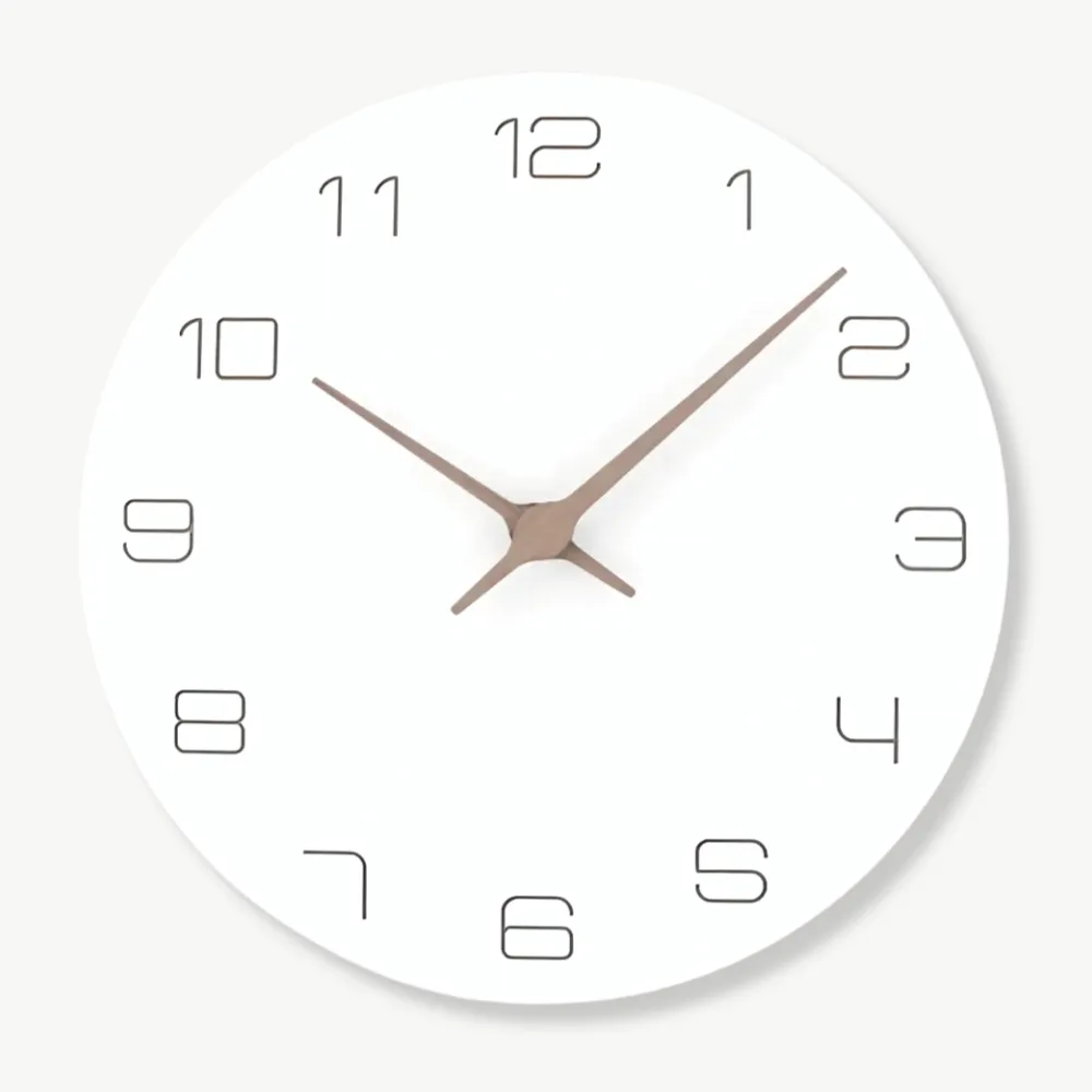 Witte houten wandklok, strak en modern