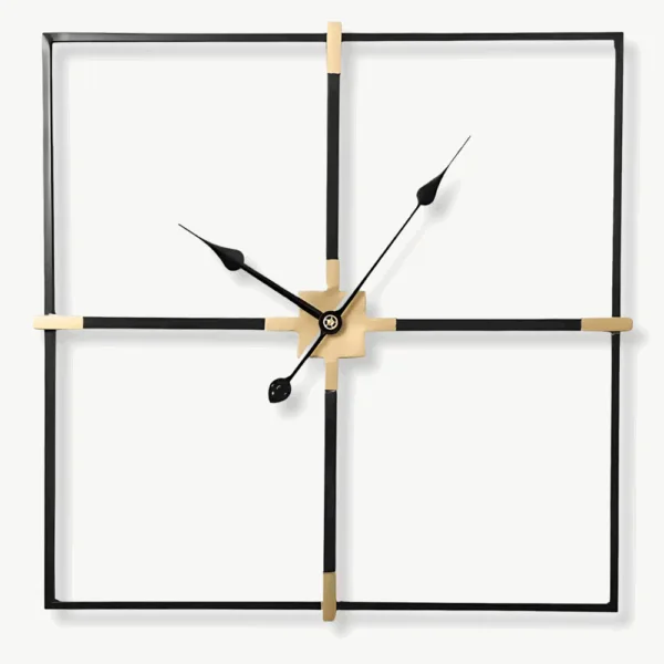 Grote wandklok minimalistisch in vierkante vorm