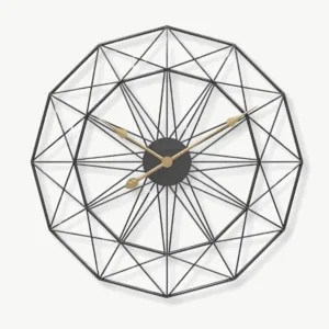 Grijze metalen wandklok, met zwarte en gouden wijzers
