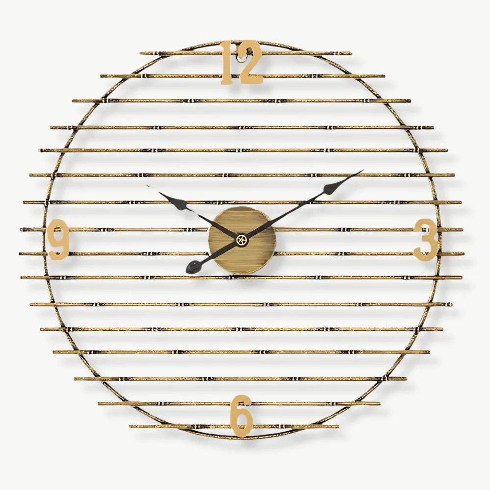 Gouden wandklok van metaal, decoratief