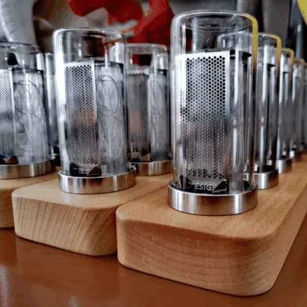 Nixie clocks met 4 of 6 buizen, moderne steampunk stijl