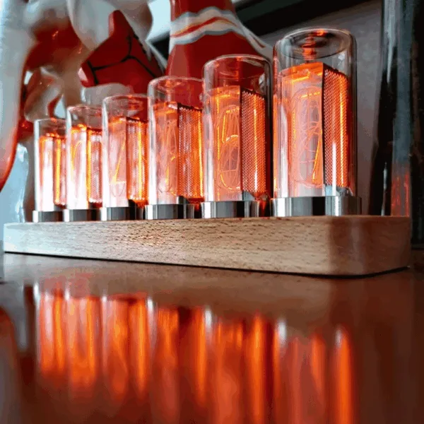 Nixie clocks met 4 of 6 buizen, moderne steampunk stijl