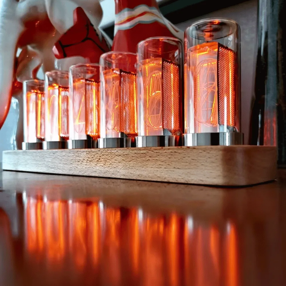 Nixie clocks met 4 of 6 buizen, moderne steampunk stijl