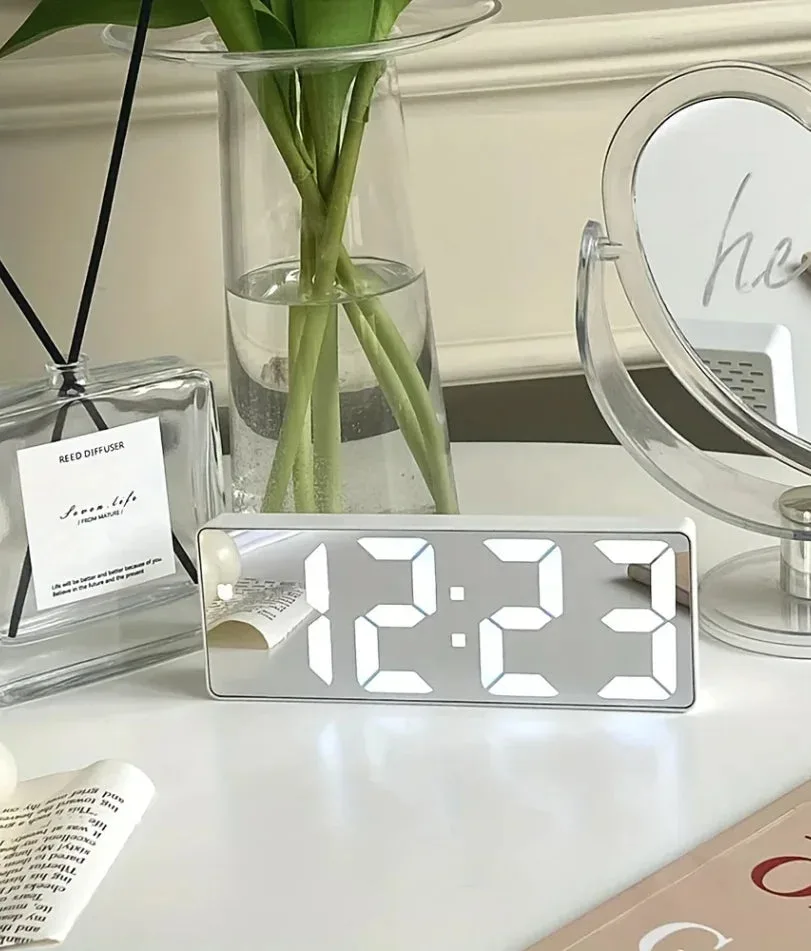 Horloge Murale Numérique LED avec Affichage de Température | Design Élégant pour Bureau et Dortoir