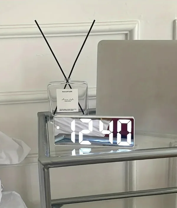 Horloge Murale Numérique LED avec Affichage de Température | Design Élégant pour Bureau et Dortoir