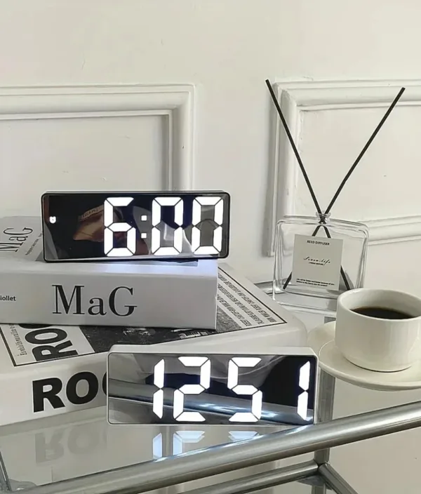 Horloge Murale Numérique LED avec Affichage de Température | Design Élégant pour Bureau et Dortoir