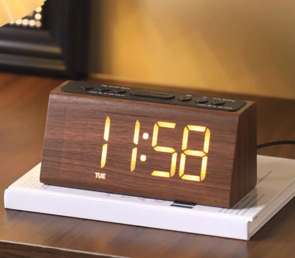 Horloge Rétro en Bois | Réveil Numérique LED avec Affichage Haute Définition | Design Élégant pour Bureau et Décoration