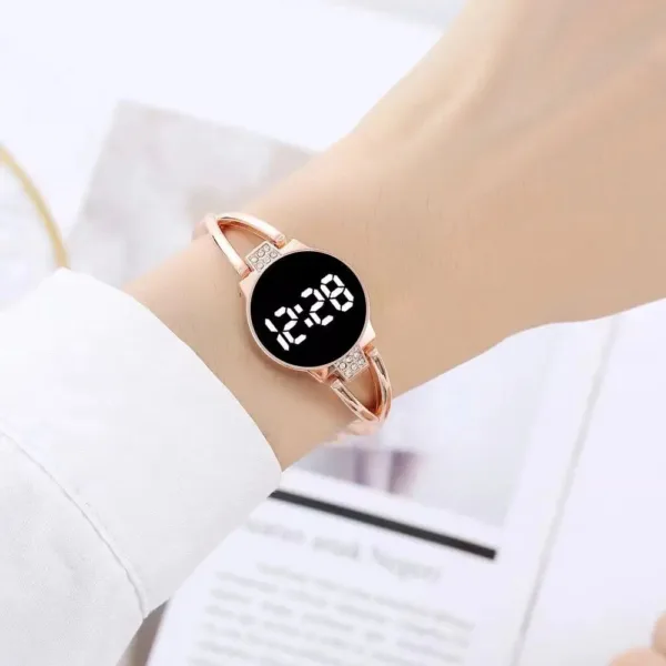 Montre Femme Élégante à LED Tactile avec Bracelet en Cuir Végétalien | Accessoire Pratique et Durable pour un Style Raffiné