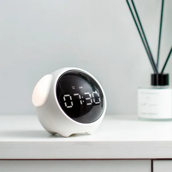 Réveil Numérique Enfant | Horloge LED Intelligente avec Fonction Snooze | Design Mignon pour un Réveil Doux