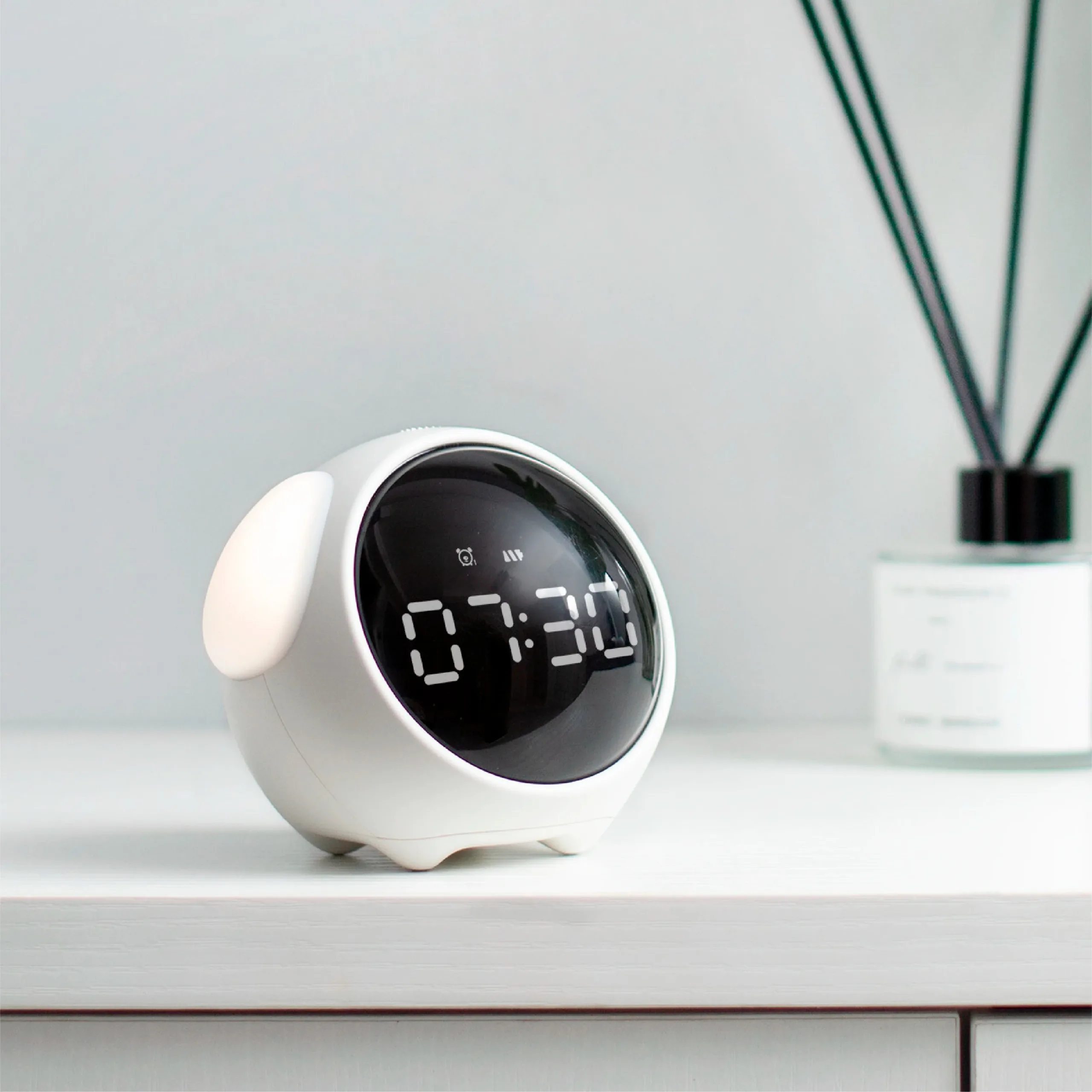 Réveil Numérique Enfant | Horloge LED Intelligente avec Fonction Snooze | Design Mignon pour un Réveil Doux