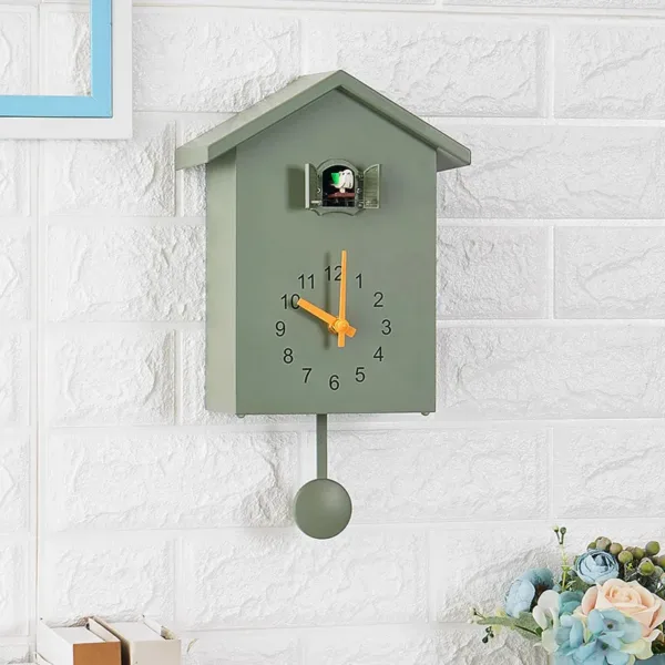 Moderne koekoeksklok, oranje, blauw, groen of wit