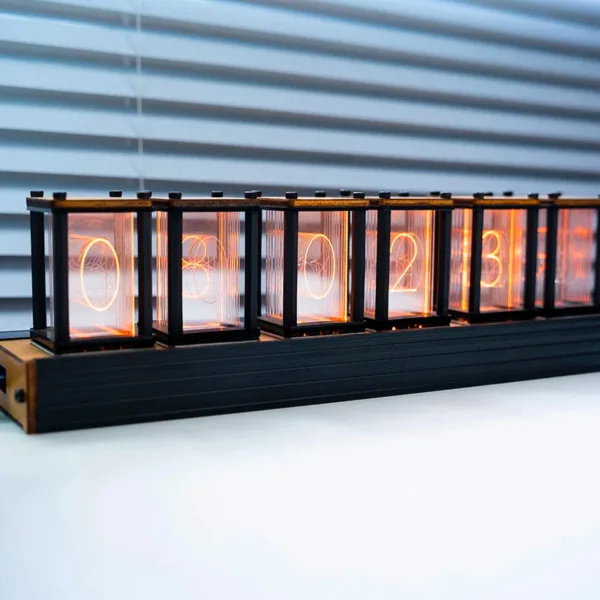 Nixie tube, retro futuristische klok