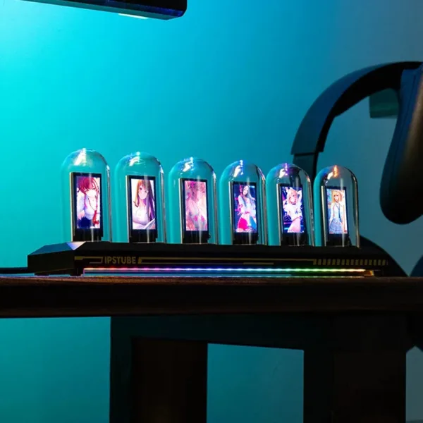 Nixie tubes in RGB, personaliseerbare wandklok