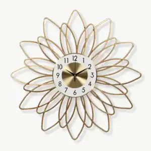 Gouden wandklok groot, met bloemdesign