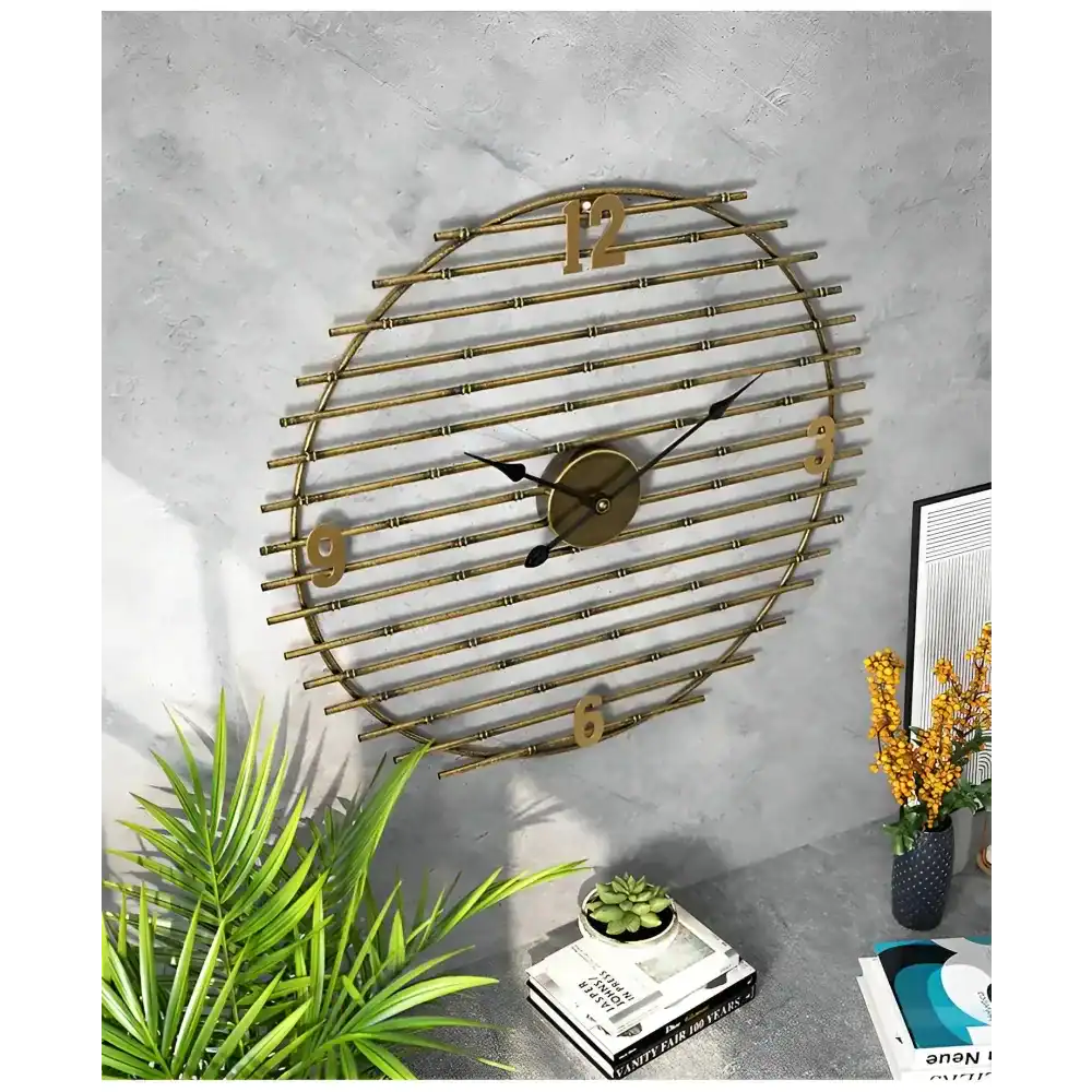 Gouden wandklok van metaal, decoratief, foto 7
