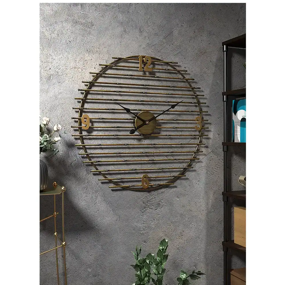 Gouden wandklok van metaal, decoratief, foto 10