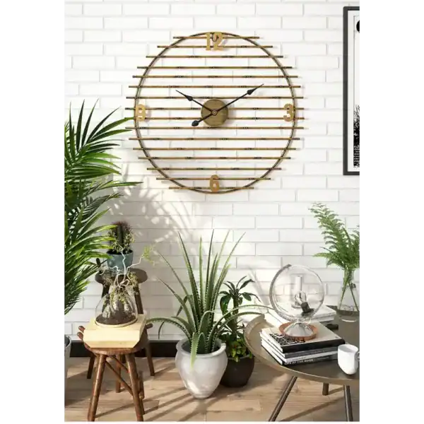 Gouden wandklok van metaal, decoratief, foto 4