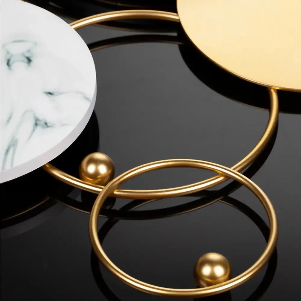 Grote decoratieve wandklok, in modern design
