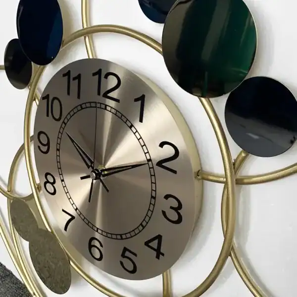 Grote gouden wandklok, cirkelvormig design, foto 4