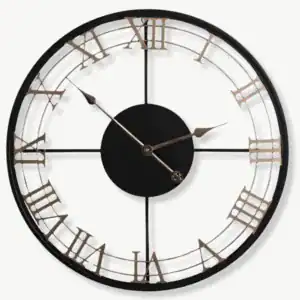 Grote wandklok met Romeinse cijfers, industrieel design