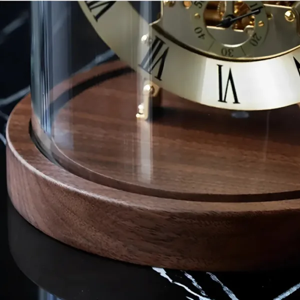 Klassieke tafelklok in goud of zilver