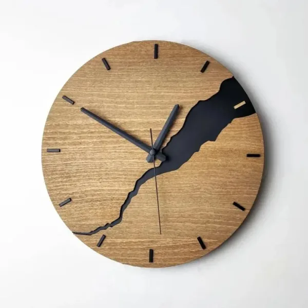 Houten design wandklok, licht of donker hout