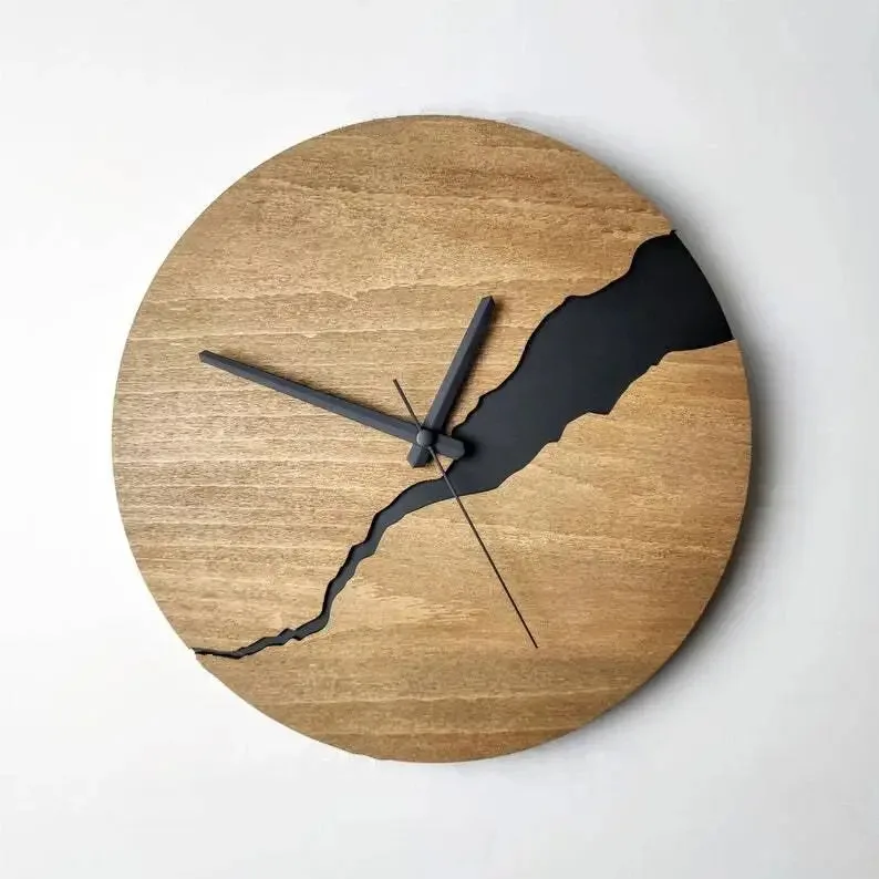 Houten design wandklok, licht of donker hout