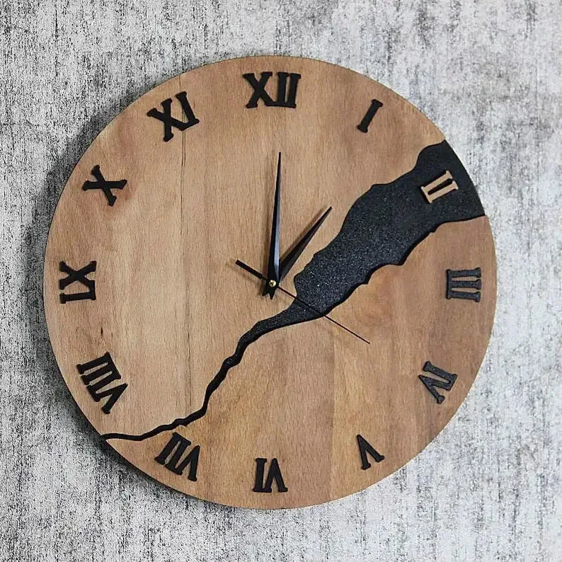 Houten design wandklok, licht of donker hout