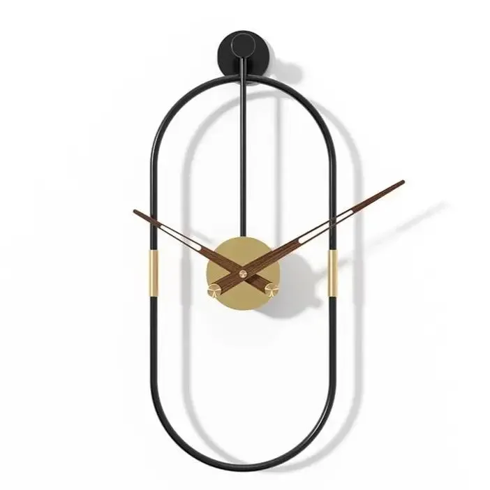 Ovale wandklok met leren ophangband