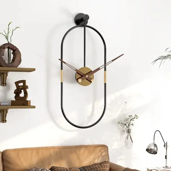 Ovale wandklok met leren ophangband