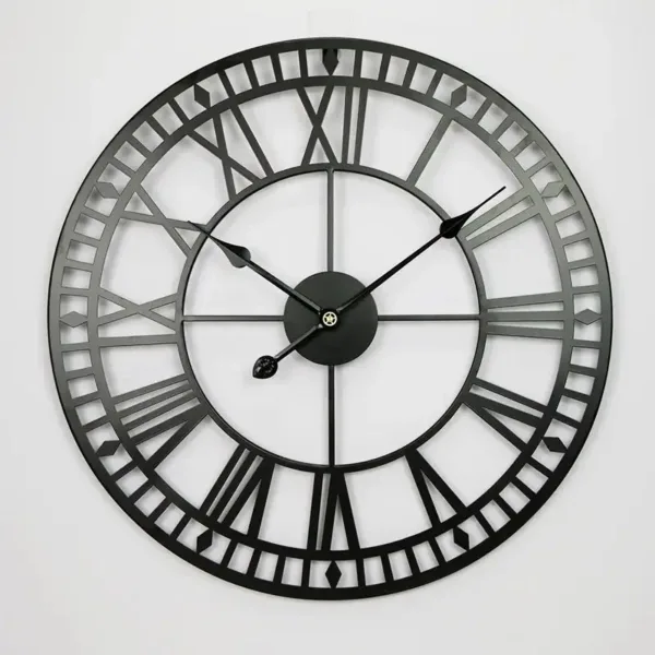 Industriele retro vintage wandklok, met gouden en zwarte wijzers
