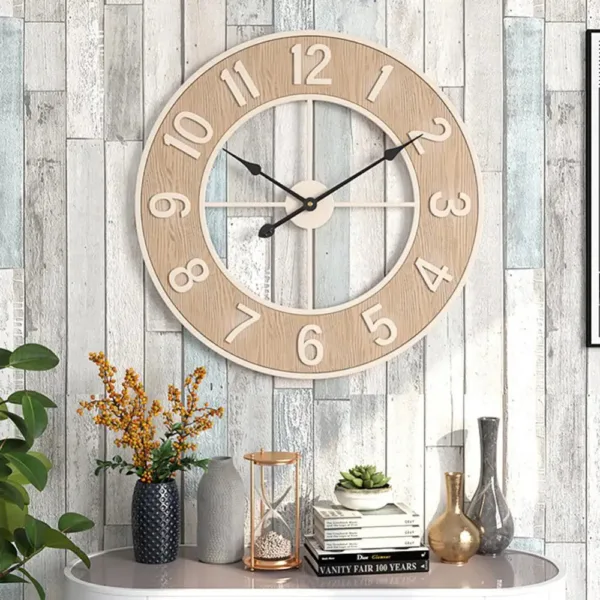 Scandinavische wandklok van natuurlijk hout