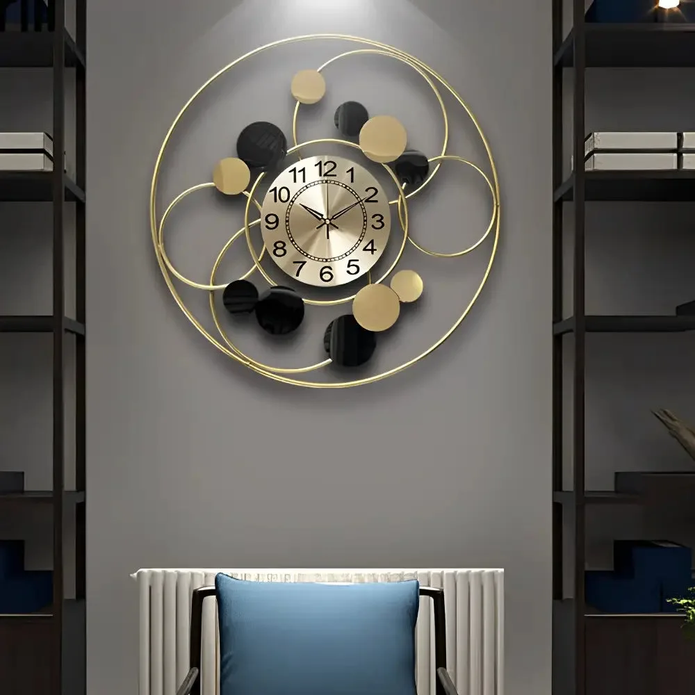 Grote gouden wandklok, cirkelvormig design