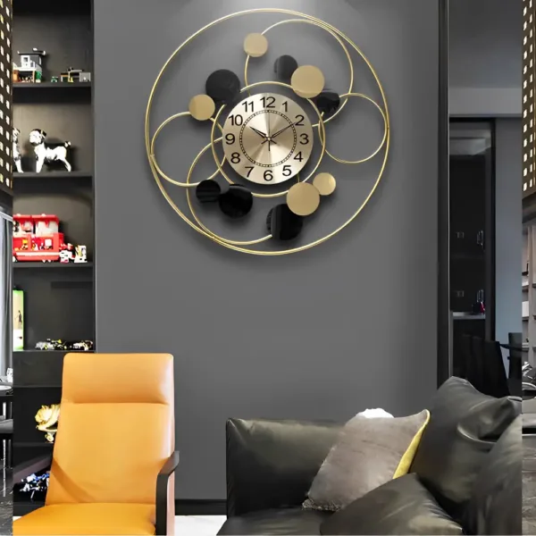 Grote gouden wandklok, cirkelvormig design