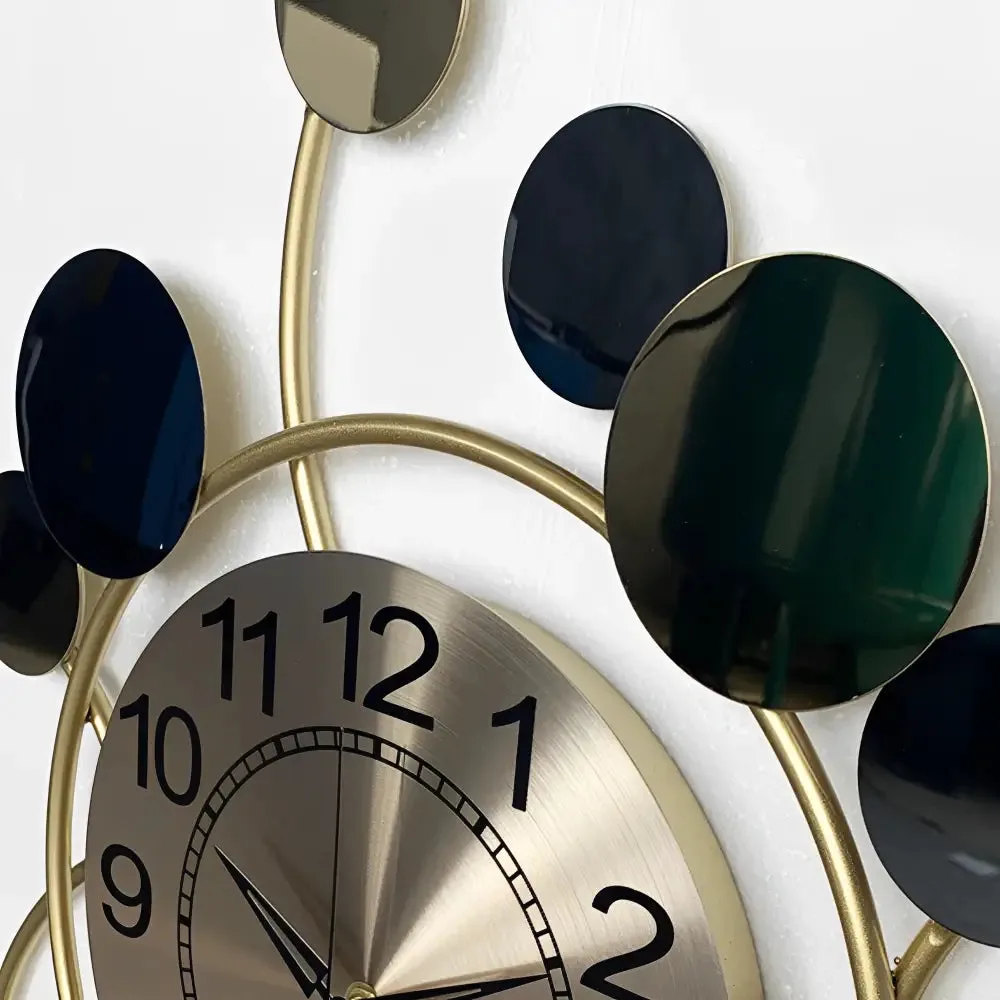 Grote gouden wandklok, cirkelvormig design