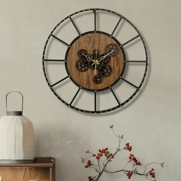 Wandklok designer, met tandwielen en industrieel design