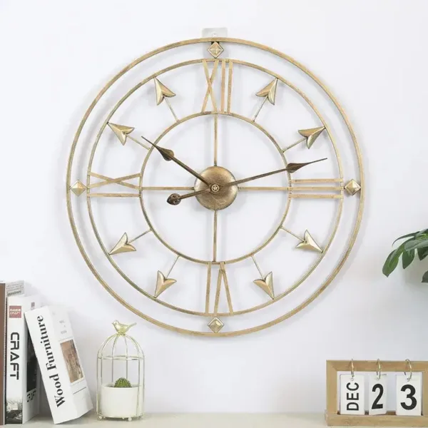 Metalen wandklokken, zwart en goud of zilver