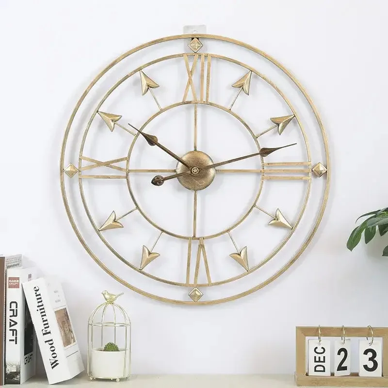 Metalen wandklokken, zwart en goud of zilver