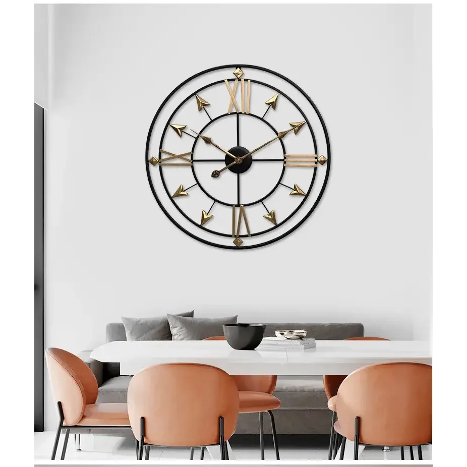 Metalen wandklokken, zwart en goud of zilver