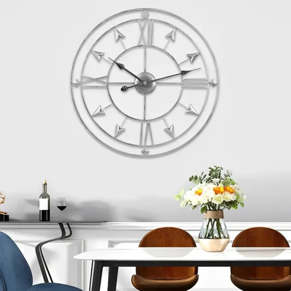 Metalen wandklokken, zwart en goud of zilver