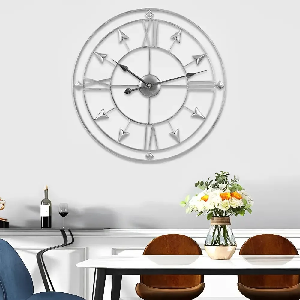 Metalen wandklokken, zwart en goud of zilver