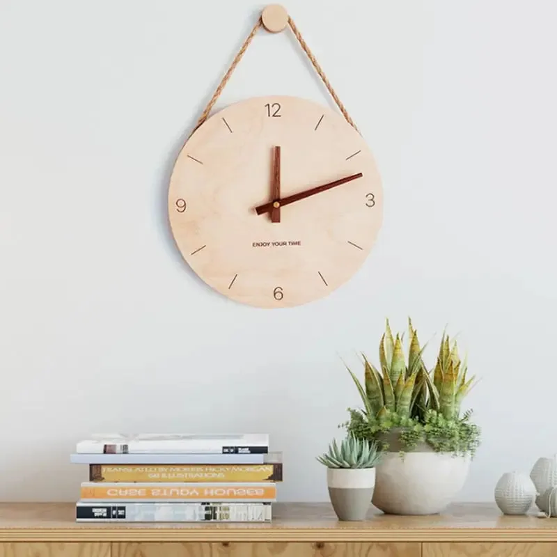 Bruine houten wandklok, naturel of met bladmotief