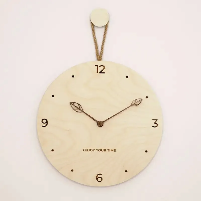 Bruine houten wandklok, naturel of met bladmotief
