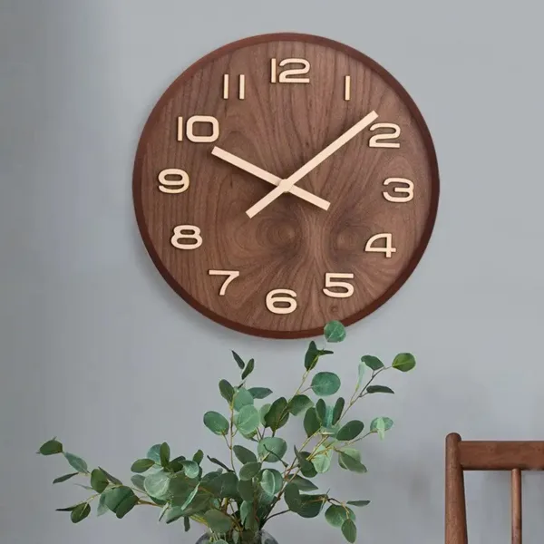 Wandklok notenhout, verschillende stijlen en maten