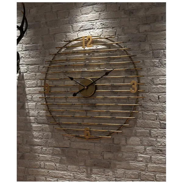 Gouden wandklok van metaal, decoratief