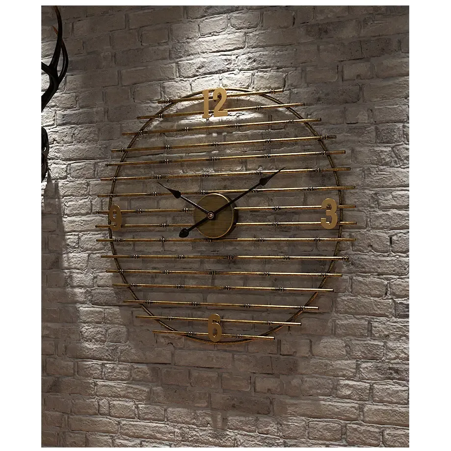 Gouden wandklok van metaal, decoratief