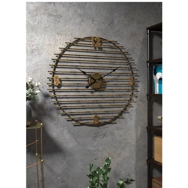 Gouden wandklok van metaal, decoratief