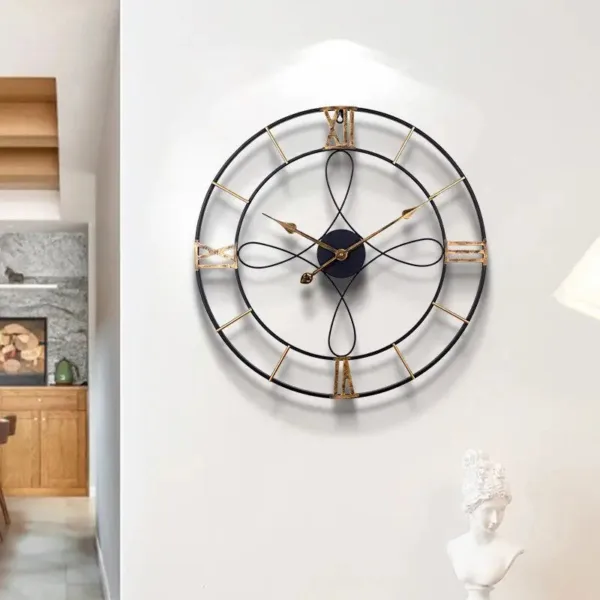 Wandklok metaal zwart goud, industrieel design