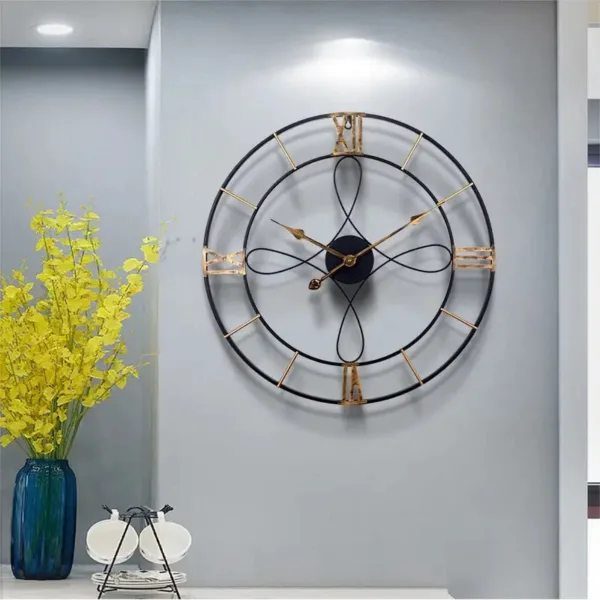 Wandklok metaal zwart goud, industrieel design